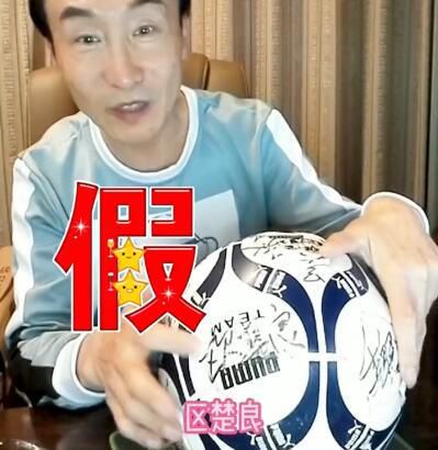 左迎春温柔点头：嗯，姑母先前说脖子疼，我给她揉了一会儿，后面又给她捶了会儿腿，这会子应该睡着了。